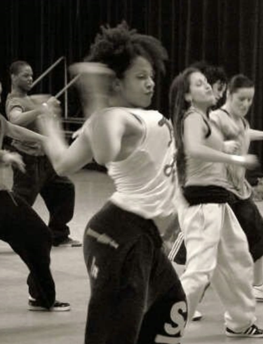 Cours de dancehall en groupe, l'énergie de la communauté D.Lilight