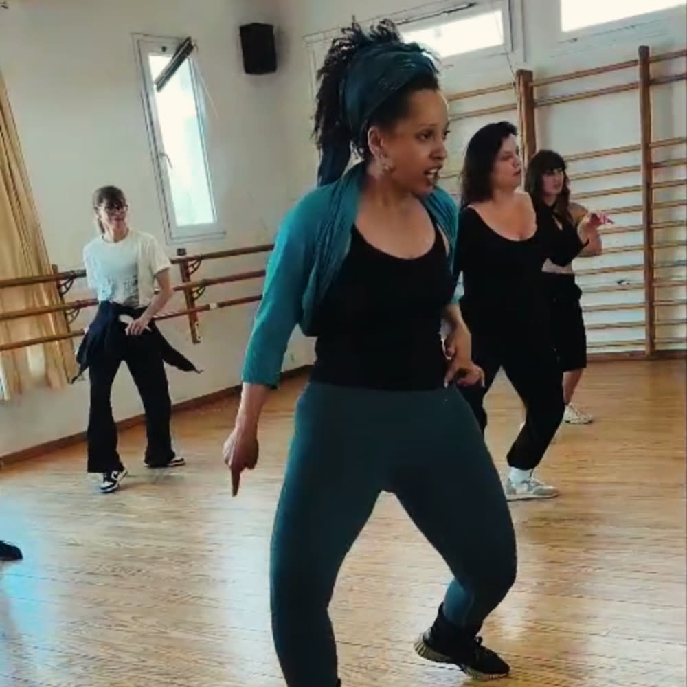 Cours de dancehall débutant à Frontignan avec D.Lilight et ses élèves