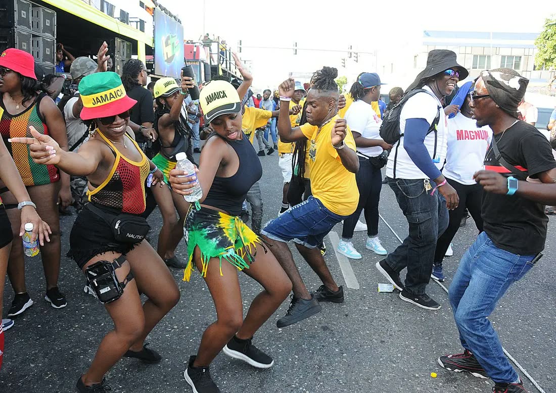 Scène de dancehall de rue en Jamaïque, danse sociale et sound system